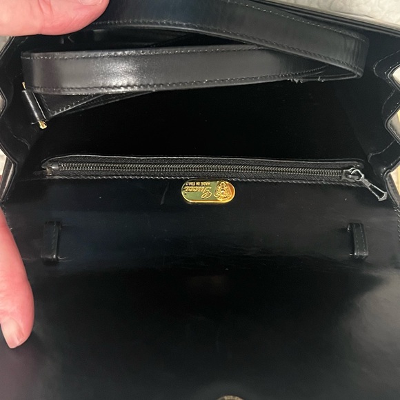 Beautiful Gucci clutch with strap - Picture 13 of 16